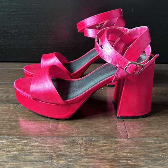 TORRID WW hot Pink Satin platform Heels - Picture 4 of 6